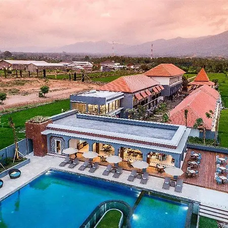 Lovina Beach Club And Resort